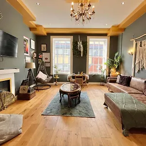  Apartment Unique & Luxurious 2 Bedroom Centre